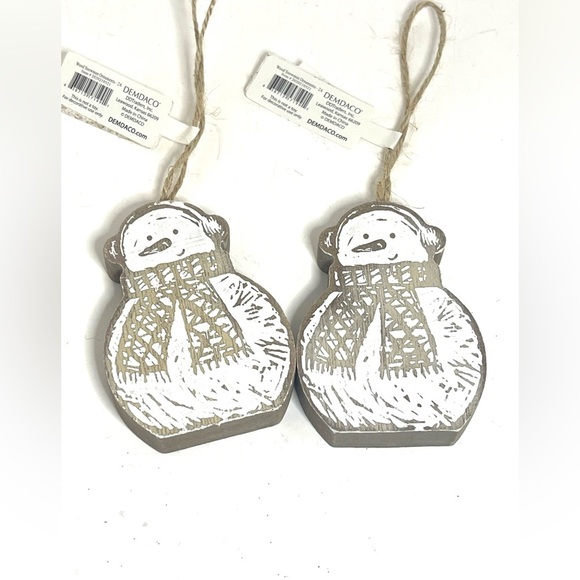 Demdaco Set of Two Wooden Snowmen Ornaments - Picture 2 of 3
